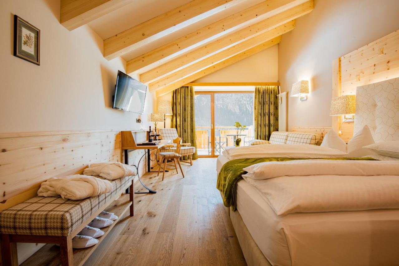 Hotel Cesa Tyrol Canazei Buitenkant foto