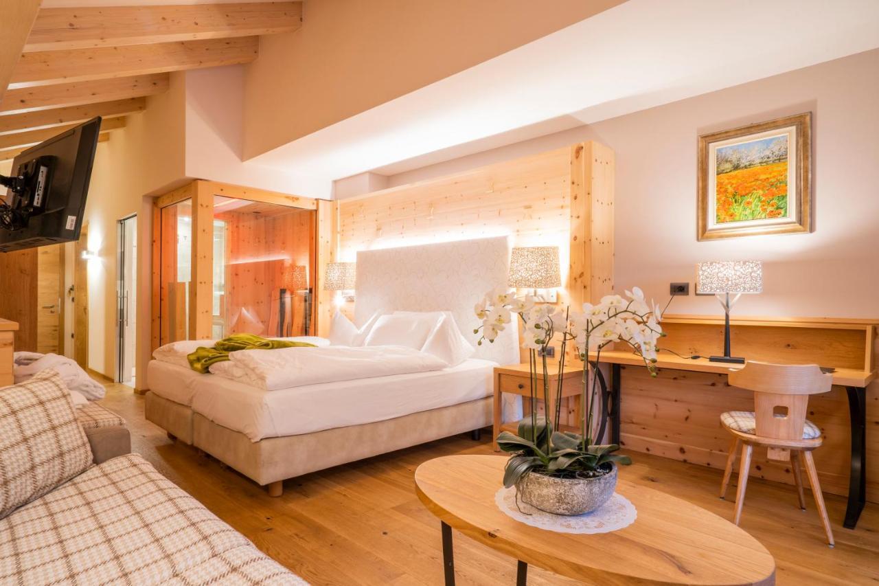 Hotel Cesa Tyrol Canazei Buitenkant foto