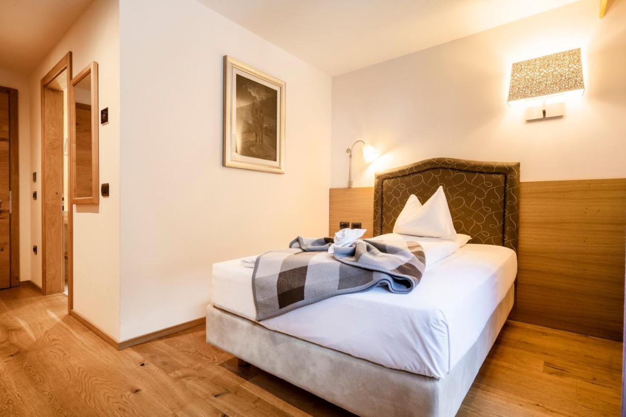 Hotel Cesa Tyrol Canazei Buitenkant foto