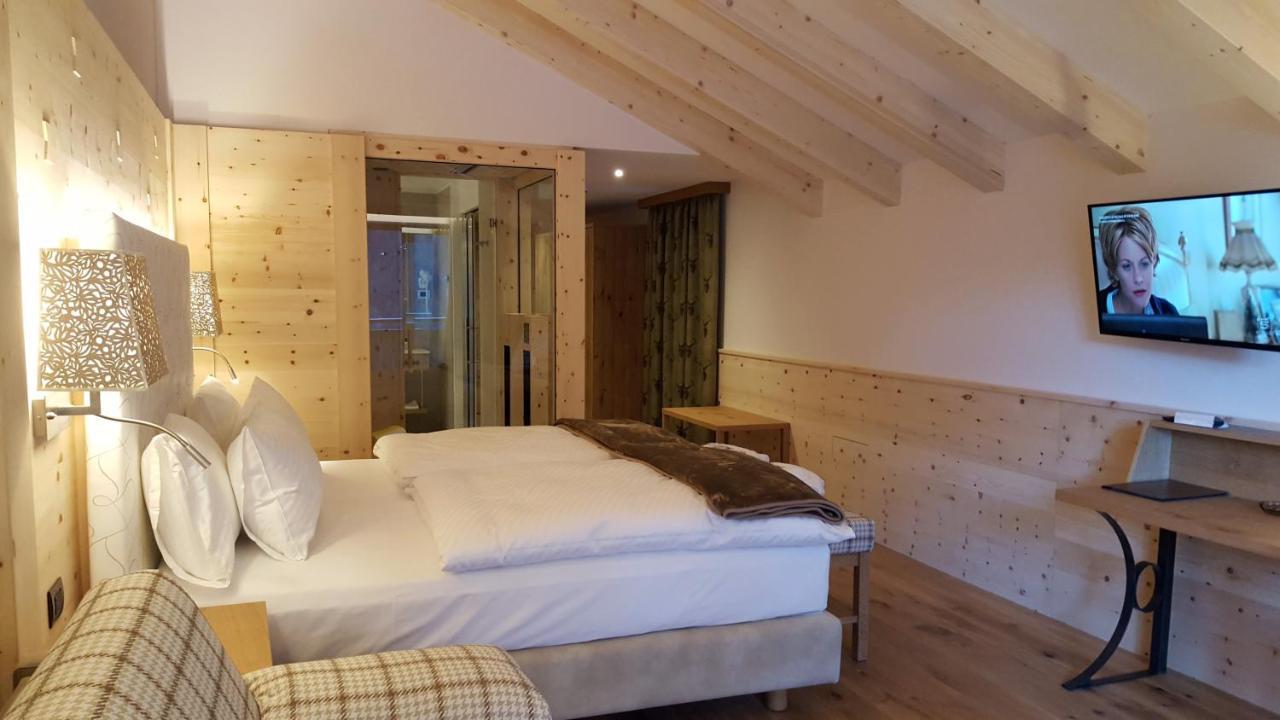 Hotel Cesa Tyrol Canazei Buitenkant foto