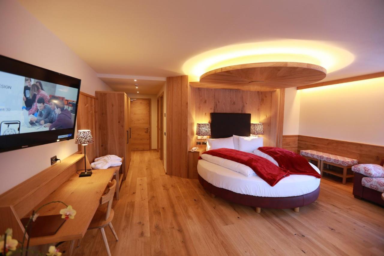 Hotel Cesa Tyrol Canazei Buitenkant foto