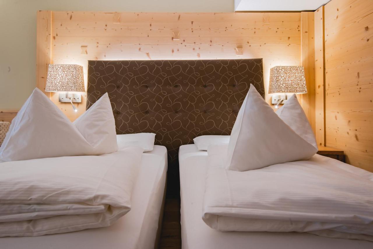 Hotel Cesa Tyrol Canazei Buitenkant foto
