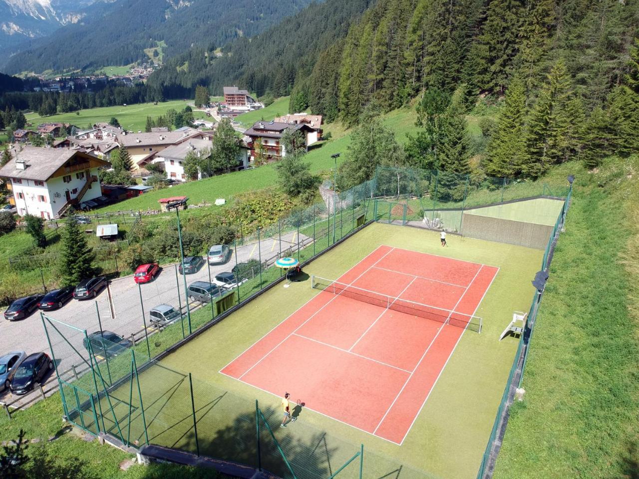 Hotel Cesa Tyrol Canazei Buitenkant foto